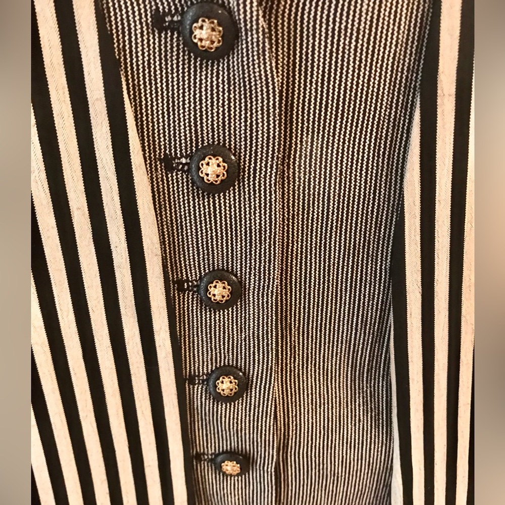 Womens Black and Cream Pant Suit. Perception. Size 10. Rayon and Acetate. - Picture 2 of 5